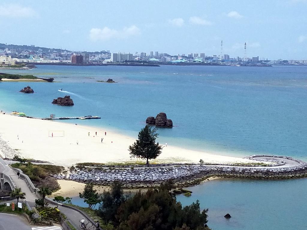 Beach Front Tower Mihama By Dsh Chatan Zewnętrze zdjęcie