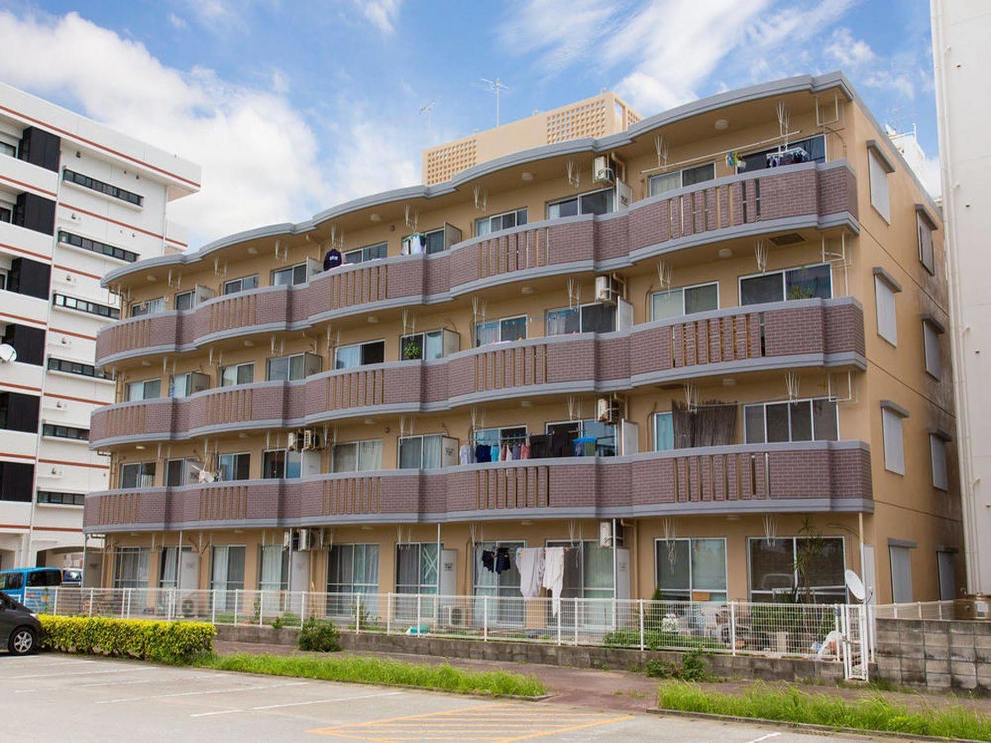 Beach Front Tower Mihama By Dsh Chatan Zewnętrze zdjęcie